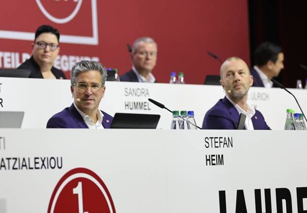 23.11.2024 - Fussball - Saison 2024 2025 - 2. Fussball - Bundesliga - Mitgliederversammlung Jahreshauptversammlung JHV 2024 - Sportfoto Zink DaMa - xdaxmax - Stefan Heim ( Vorstand Finanzen für Rechnungswesen Controlling und Finanzbuchhaltung 1. FC Nürnberg FCN ) Niels Rossow ( Vorstand Strategie & Marketing 1. FC Nürnberg FCN ) nachdenklich
