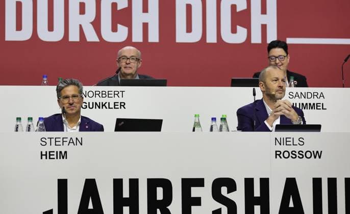 23.11.2024 - Fussball - Saison 2024 2025 - 2. Fussball - Bundesliga - Mitgliederversammlung Jahreshauptversammlung JHV 2024 - Sportfoto Zink DaMa - xdaxmax - Stefan Heim ( Vorstand Finanzen für Rechnungswesen Controlling und Finanzbuchhaltung 1. FC Nürnberg FCN ) Norbert Gunkler (Aufsichtsratsmitglied 1. FC Nürnberg FCN ) Niels Rossow ( Vorstand Strategie & Marketing 1. FC Nürnberg FCN ) Sandra Hummel (Aufsichtsratsmitglied 1. FC Nürnberg FCN )