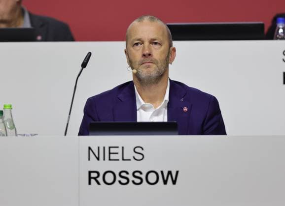 23.11.2024 - Fussball - Saison 2024 2025 - 2. Fussball - Bundesliga - Mitgliederversammlung Jahreshauptversammlung JHV 2024 - Sportfoto Zink DaMa - xdaxmax - Niels Rossow ( Vorstand Strategie & Marketing 1. FC Nürnberg FCN ) nachdenklich