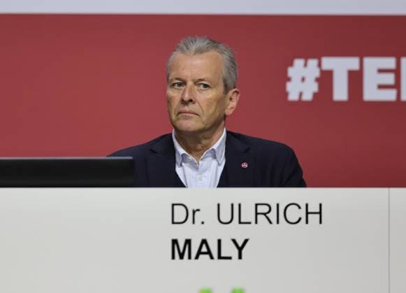 23.11.2024 - Fussball - Saison 2024 2025 - 2. Fussball - Bundesliga - Mitgliederversammlung Jahreshauptversammlung JHV 2024 - Sportfoto Zink DaMa - xdaxmax - Dr. Ulrich Maly (ehem Oberbürgermeister Stadt Nürnberg ) nachdenklich
