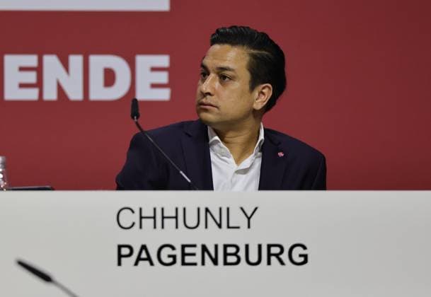 23.11.2024 - Fussball - Saison 2024 2025 - 2. Fussball - Bundesliga - Mitgliederversammlung Jahreshauptversammlung JHV 2024 - Sportfoto Zink DaMa - xdaxmax - Chhunly Pagenburg (Aufsichtsratsmitglied ehem Spieler 1. FC Nürnberg FCN ) nachdenklich