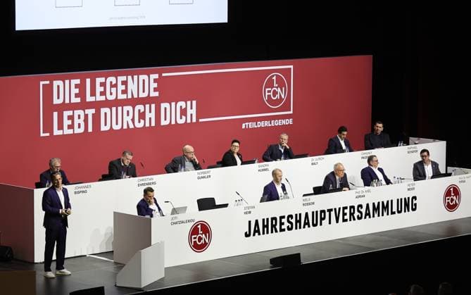 23.11.2024 - Fussball - Saison 2024 2025 - 2. Fussball - Bundesliga - Mitgliederversammlung Jahreshauptversammlung JHV 2024 - Sportfoto Zink DaMa - xdaxmax - Stefan Heim ( Vorstand Finanzen für Rechnungswesen Controlling und Finanzbuchhaltung 1. FC Nürnberg FCN ) spricht zu Mitgliedern