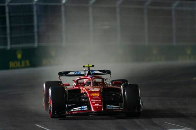 Spanish Formula One driver Carlos Sainz Jr. of Scuderia Ferrari in action during qualifying for the Formula One Las Vegas Grand Prix at the Las Vegas Strip Circuit in Las Vegas on Friday, November 22, 2024.  LAV2024112261 GREGxNASH