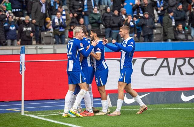 Fussball, Herren, Saison 2024 2025, 2. Bundesliga (13. Spieltag), Hertha BSC - SSV Ulm, v.l. Marten Winkler (Hertha BSC), Ibrahim Maza (Hertha BSC), Kevin Sessa (Hertha BSC), Marton Dardai (Hertha BSC), Jubel nach Tor zum 1:0, 23.11. 2024,