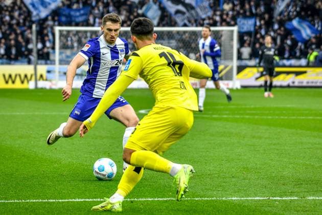 23.11.2024, xlakx, Fussball - 2.Bundesliga, Hertha BSC Berlin - SSV Ulm 1846 emspor, v.l. Jonjoe Kenny (Hertha BSC 16),Aaron Keller (SSV Ulm 1846 16),Zweikampf, Duell, Kampf, tackle (DFL DFB REGULATIONS PROHIBIT ANY USE OF PHOTOGRAPHS as IMAGE SEQUENCES and or QUASI-VIDEO) Daniel Lakomski Jan Huebner Berlin