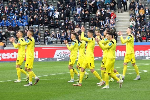 DEU, DFL, 2. FBL, Hertha BSC vs. SSV Ulm, 23.11.2024, Berliner Olympiastadion, Berlin, DEU, DFL, 2. FBL, Hertha BSC vs. SSV Ulm, im Bild Ulmerspielerkreis DFL - regulations prohibit any use of Photographs as image sequences and or quasi-video Foto: Juergen Engler nordphoto GmbH