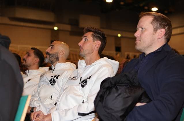 23.11.2024 - Fussball - Saison 2024 2025 - 2. Fussball - Bundesliga - Mitgliederversammlung Jahreshauptversammlung JHV 2024 - Sportfoto Zink DaMa - xdaxmax - Jerome Polenz (Co-Trainer 1. FC Nürnberg FCN ) Javier Pinola (Co-Trainer 1. FC Nürnberg FCN ) Miroslav Miro Klose ( Trainer 1. FC Nürnberg FCN ) Olaf Rebbe ( Sportdirektor 1. FC Nürnberg FCN ) hören zu