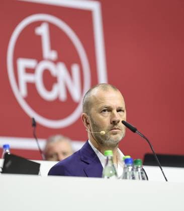 23.11.2024 - Fussball - Saison 2024 2025 - 2. Fussball - Bundesliga - Mitgliederversammlung Jahreshauptversammlung JHV 2024 - Sportfoto Zink DaMa - xdaxmax - Niels Rossow ( Vorstand Strategie & Marketing 1. FC Nürnberg FCN ) nachdenklich