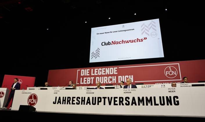 23.11.2024 - Fussball - Saison 2024 2025 - 2. Fussball - Bundesliga - Mitgliederversammlung Jahreshauptversammlung JHV 2024 - Sportfoto Zink DaMa - xdaxmax - Joti Chatzialexiou ( Vorstand 1. FC Nürnberg FCN ) präsentiert den neuen Namen für das NLZ Nachwuchsleistungszentrum des FCN: - ClubNachwuchs