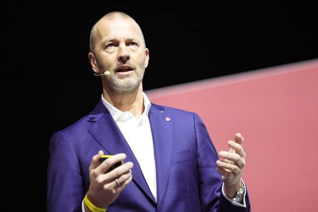 23.11.2024 - Fussball - Saison 2024 2025 - 2. Fussball - Bundesliga - Mitgliederversammlung Jahreshauptversammlung JHV 2024 - Sportfoto Zink DaMa - xdaxmax - Niels Rossow ( Vorstand Strategie & Marketing 1. FC Nürnberg FCN ) spricht zu Mitgliedern
