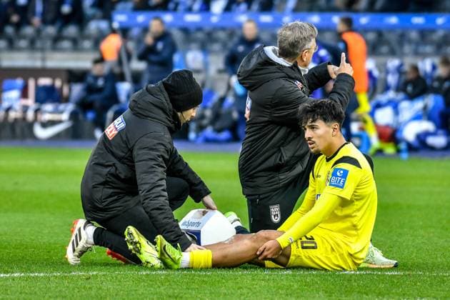 23.11.2024, xlakx, Fussball - 2.Bundesliga, Hertha BSC Berlin - SSV Ulm 1846 emspor, v.l. Laurin Ulrich (SSV Ulm 1846 20),verletzt am Boden (DFL DFB REGULATIONS PROHIBIT ANY USE OF PHOTOGRAPHS as IMAGE SEQUENCES and or QUASI-VIDEO) Daniel Lakomski Jan Huebner Berlin