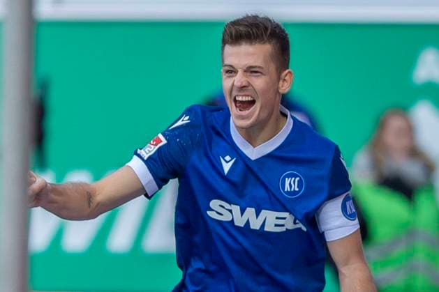 Fürth, Deutschland 23. November 2024: 2. Liga - 2024 2025 - SpVgg Greuther Fürth vs. Karlsruher SC Im Bild: Torschütze Budu Zivzivadze (KSC) jubelt nach seinem Tor zum 1:1 DFL regulations prohibit any use of photographs as image sequences and or quasi-video Sportpark Ronhof Thomas Sommer Bayern