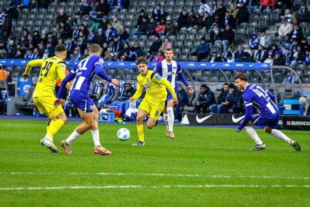 23.11.2024, xlakx, Fussball - 2.Bundesliga, Hertha BSC Berlin - SSV Ulm 1846 emspor, v.l. Marton Dardai (Hertha BSC 31),Maurice Krattenmacher (SSV Ulm 1846 30),Pascal Klemens (Hertha BSC 41),Zweikampf, Duell, Kampf, tackle (DFL DFB REGULATIONS PROHIBIT ANY USE OF PHOTOGRAPHS as IMAGE SEQUENCES and or QUASI-VIDEO) Daniel Lakomski Jan Huebner Berlin