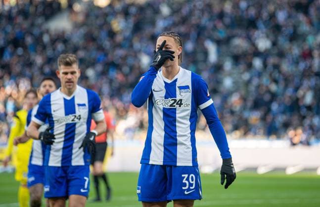Fussball, Herren, Saison 2024 2025, 2. Bundesliga (13. Spieltag), Hertha BSC - SSV Ulm, v.l. Florian Niederlechner (Hertha BSC), Derry Scherhant (Hertha BSC), Jubel nach Tor zum 2:1, 23.11. 2024,