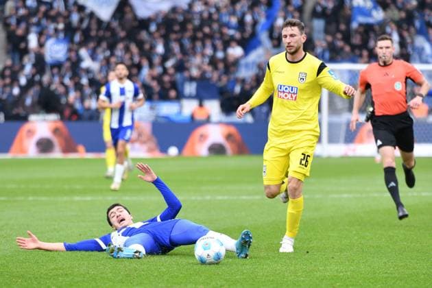 Ibrahim Maza (Hertha BSC Berlin, 10) und Philipp Maier (SSV Ulm 1846, 26) GER, Hertha BSC gegen SSV Ulm 1846, Fussball, 2. Bundesliga, Saison 2024 2025, 13. Spieltag, 23.11.2024 (DFL REGULATIONS PROHIBIT ANY USE OF PHOTOGRAPHS AS IMAGE SEQUENCES AND OR QUASI-VIDEO.) GER, Hertha BSC gegen SSV Ulm 1846, Fussball, 2. Bundesliga, Saison 2024 2025, 13. Spieltag, 23.11.2024 Berlin