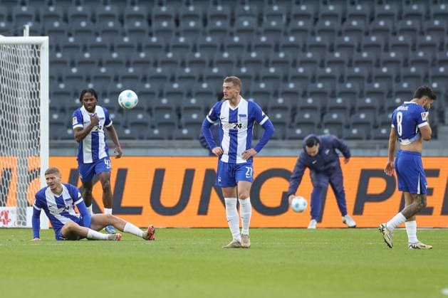 23.11.2024, xtgx, Fussball 2. Bundesliga, Hertha BSC Berlin - SSV Ulm 1846 emspor, v.l. Hertha enttaeuscht, enttäuscht, schaut enttaeuscht, niedergeschlagen, disappointed (DFL DFB REGULATIONS PROHIBIT ANY USE OF PHOTOGRAPHS as IMAGE SEQUENCES and or QUASI-VIDEO) Berlin