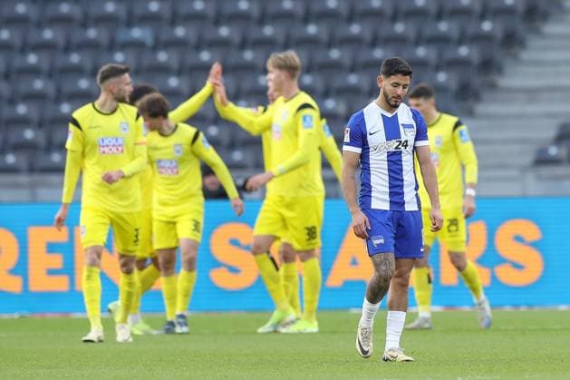 23.11.2024, xtgx, Fussball 2. Bundesliga, Hertha BSC Berlin - SSV Ulm 1846 emspor, v.l. Kevin Sessa (Hertha, 8) enttaeuscht, enttäuscht, schaut enttaeuscht, niedergeschlagen, disappointed (DFL DFB REGULATIONS PROHIBIT ANY USE OF PHOTOGRAPHS as IMAGE SEQUENCES and or QUASI-VIDEO) Berlin