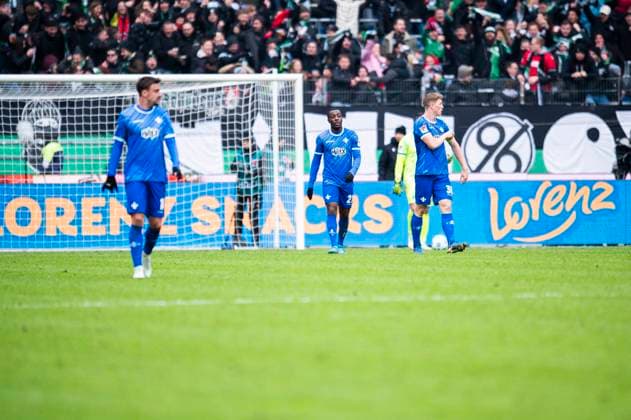 23.11.2024 - Fußball, 2024 2025, 2. Bundesliga, 13. Spieltag, Hannover 96 - SV Darmstadt 98: (L-R) Philipp Förster (Darmstadt), Merveille Papela (Darmstadt), Clemens Riedel (Darmstadt) DFL REGULATIONS PROHIBIT ANY USE OF PHOTOGRAPHS AS IMAGE SEQUENCES AND OR QUASI-VIDEO. Hannover Niedersachsen Deutschland Heinz von Heiden Arena