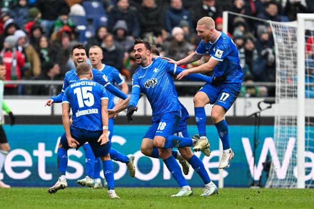2. Bundesliga - Hannover 06 - SV Darmstadt 98 am 23.11.2024 in der HDI Arena in Hannover Jubel, Torjubel, Torschuetze, Torschütze Philipp Förster Foerster (Darmstadt) jubelt nach seinem Tor zum 0:1.