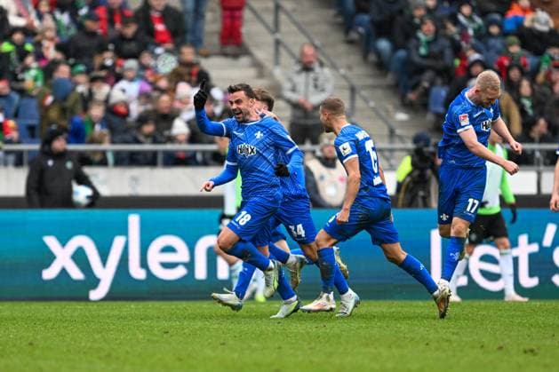 2. Bundesliga - Hannover 06 - SV Darmstadt 98 am 23.11.2024 in der HDI Arena in Hannover Jubel, Torjubel, Torschuetze, Torschütze Philipp Förster Foerster (Darmstadt) jubelt nach seinem Tor zum 0:1.