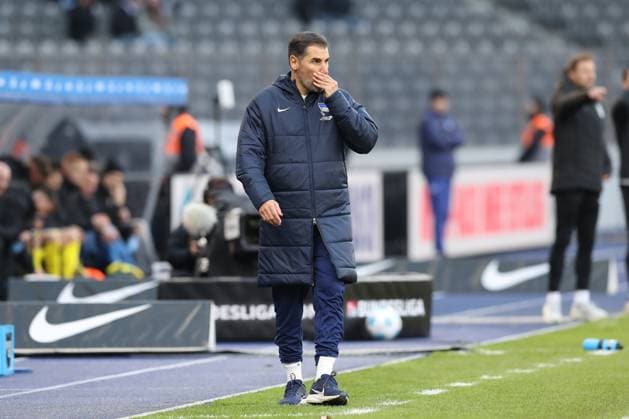 23.11.2024, xtgx, Fussball 2. Bundesliga, Hertha BSC Berlin - SSV Ulm 1846 emspor, v.l. Cristian Fiel (Hertha, Trainer) enttaeuscht, enttäuscht, schaut enttaeuscht, niedergeschlagen, disappointed (DFL DFB REGULATIONS PROHIBIT ANY USE OF PHOTOGRAPHS as IMAGE SEQUENCES and or QUASI-VIDEO) Berlin
