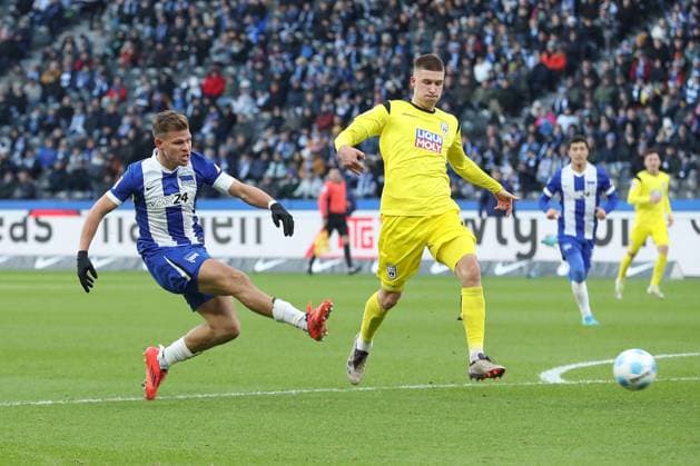 23.11.2024, xtgx, Fussball 2. Bundesliga, Hertha BSC Berlin - SSV Ulm 1846 emspor, v.l. Florian Niederlechner (Hertha, 7) schiesst den Ball aufs Tor, Torschuss, Schuss (DFL DFB REGULATIONS PROHIBIT ANY USE OF PHOTOGRAPHS as IMAGE SEQUENCES and or QUASI-VIDEO) Berlin