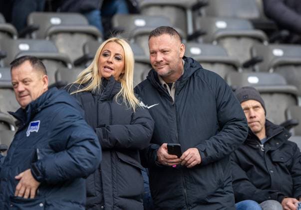 Fussball, Herren, Saison 2024 2025, 2. Bundesliga (13. Spieltag), Hertha BSC - SSV Ulm, Pal Dardai mit Frau Monika auf der Tribüne, 23.11. 2024,