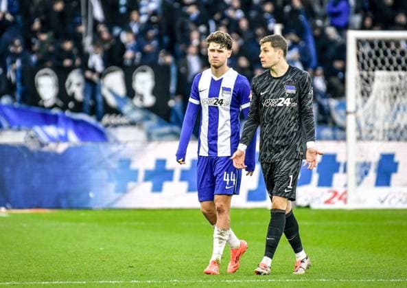 Fussball - 2.Bundesliga, Hertha BSC Berlin - SSV Ulm 1846 23.11.2024, xdanx, Fussball - 2.Bundesliga, Hertha BSC Berlin - SSV Ulm 1846 v.l.Linus Gechter (Hertha BSC 44),Tjark Ernst (Hertha BSC 1), enttaeuscht, schaut enttaeuscht, niedergeschlagen, disappointed (DFL DFB REGULATIONS PROHIBIT ANY USE OF PHOTOGRAPHS as IMAGE SEQUENCES and or QUASI-VIDEO) Daniel Lakomski Mix1 Berlin Olympiastadion Berlin Berlin Deutschland (DE) Copyright: xDanielxLakomskix
