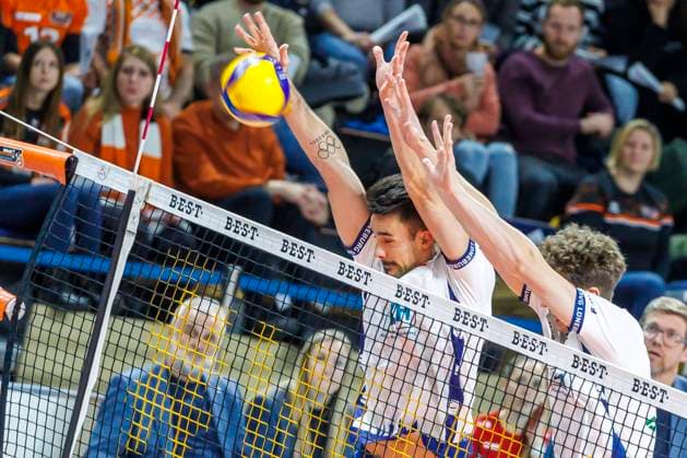 23.11.24, Berlin, Volleyball, Maenner: DVV-Pokal, Viertelfinale, BR Volleys - SVG Lueneburg, Max-Schmeling-Halle. Block Lueneburg BR Volleys - SVG Lueneburg