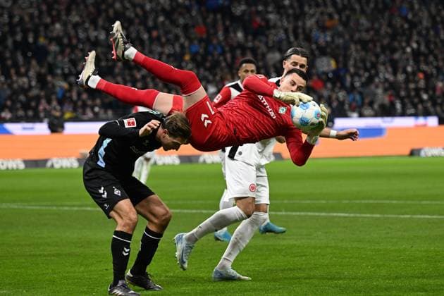 Sport Themen der Woche KW47 Sport Bilder des Tages 23.11.2024, xpsx, Fussball 1.Bundesliga, Eintracht Frankfurt - Werder Bremen emspor, v.l. Niklas Stark (SV Werder Bremen) Michael Zetterer (SV Werder Bremen) Robin Koch (Eintracht Frankfurt) Zweikampf, Aktion, action, battle for the ball (DFL DFB REGULATIONS PROHIBIT ANY USE OF PHOTOGRAPHS as IMAGE SEQUENCES and or QUASI-VIDEO) Frankfurt am Main *** 23 11 2024, xpsx, Fussball 1 Bundesliga, Eintracht Frankfurt Werder Bremen emspor, v l Niklas Stark SV Werder Bremen Michael Zetterer SV Werder Bremen Robin Koch Eintracht Frankfurt Zweikampf, Aktion, action, battle for the ball DFL DFB REGULATIONS PROHIBIT ANY USE OF PHOTOGRAPHS as IMAGE SEQUENCES and or QUASI VIDEO Frankfurt am Main