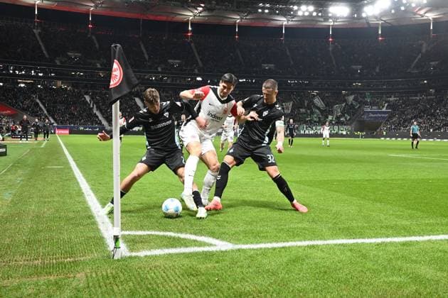 23.11.2024, xjhx, Fussball 1.Bundesliga, Eintracht Frankfurt - Werder Bremen emspor, v.l. Olivier Deman (SV Werder Bremen) Igor Matanovic (Eintracht Frankfurt) Marco Friedl (SV Werder Bremen) Zweikampf, Aktion, action, battle for the ball (DFL DFB REGULATIONS PROHIBIT ANY USE OF PHOTOGRAPHS as IMAGE SEQUENCES and or QUASI-VIDEO) Frankfurt am Main