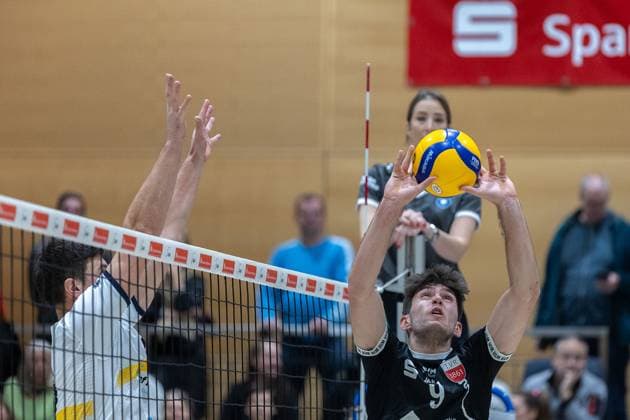 Perica Stanic (SV Schwaig, 16), Linus Herrmann (TV Rottenburg, 09), SV Schwaig Volleyball - TV Rottenburg, Volleyball, 2. Bundesliga Sued, 6. Spieltag, 23.11.2024 SV Schwaig Volleyball - TV Rottenburg, Volleyball, 2. Bundesliga Sued, 6. Spieltag, 23.11.2024 Schwaig Copyright: xEibner-Pressefoto G.xSantemizx EP_GSZ