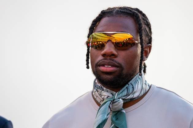 22nd November 2024; Las Vegas, Nevada, USA. F1 Las Vegas Grand Prix; Qualifying Day; American sprinter Noah Lyles walks through the paddock  ActionPlus12719419 BobxKupbens