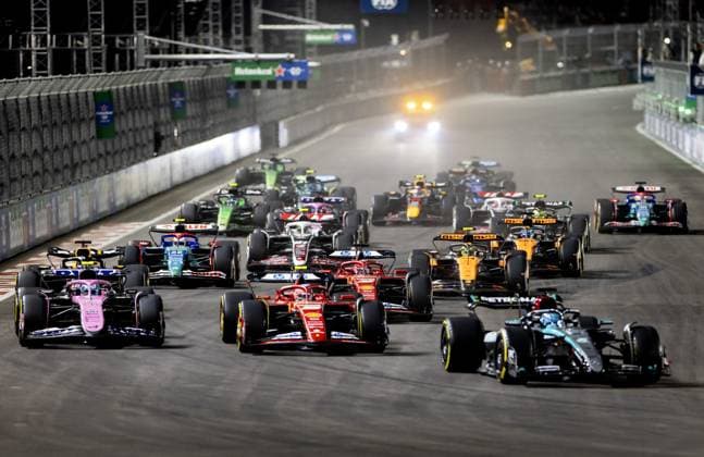 LAS VEGAS - Max Verstappen (Red Bull Racing), Pierre Gasly (Alpine), Carlos Sainz (Ferrari) and George Russell (Mercedes) in action during the Las Vegas Grand Prix. ANP SEM VAN DER WALv xVIxANPxSportx xxANPxIVx 514142370 originalFilename: 514142370.jpg