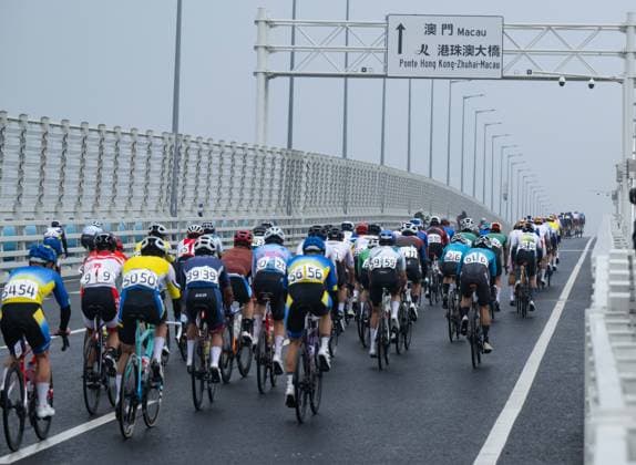 (241124) -- MACAO, Nov. 24, 2024 -- Cyclists compete during the 2024 Guangdong-Hong Kong-Macao Road cycling, Rad, Radsport, Strasse Race and the test event for China s 15th National Games in Macao, south China, Nov. 24, 2024. ) (SP)CHINA-MACAO-CYCLING-GREATER BAY AREA-ROAD RACE(CN) CheongxKamxKa 