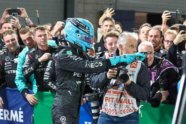 Winner, Sieger, George Russell (Mercedes-AMG), Grosser Preis von Las Vegas, Motorsport, Herren, Formel 1, Rennen, 23.11.2024 Las Vegas Nevada USA
