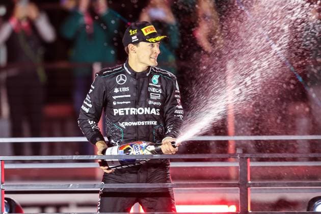 Formula 1 2024: Formula 1 Las Vegas Grand Prix NOV 23. November 23, 2024: Mercedes-AMG Petronas F1 Team driver George Russell (63) sprays the crowd with champagne after finishing in first place during the Formula One Heineken Silver Las Vegas Grand Prix 2024 on the Las Vegas Street Circuit in Las Vegas, NV. Christopher Trim CSM. (Credit Image: Â Christopher Trim Cal Media) Las Vegas Nevada United States of America EDITORIAL USE ONLY Copyright: xx ZUMA-20241123_zma_c04_890.jpg ChristopherxTrimx csmphotothree324833