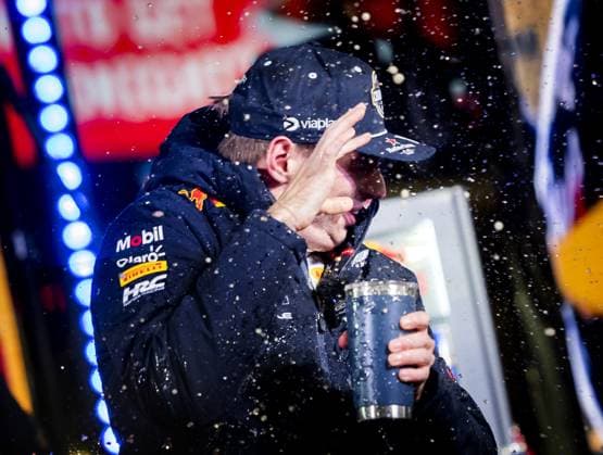 LAS VEGAS - Max Verstappen (Red Bull Racing) celebrates winning his fourth world title with his team after the Las Vegas Grand Prix. ANP SEM VAN DER WAL xVIxANPxSportx xxANPxIVx 514154959 originalFilename: 514154959.jpg