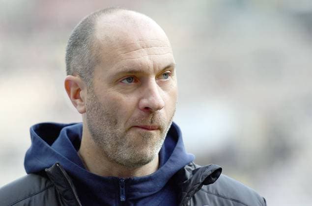 24.11.2024, xhbx, Fussball 2.Bundesliga, 1.FC Kaiserslautern - Eintracht Braunschweig emspor, v.l. Trainer Daniel Scherning (Eintracht Braunschweig) enttaeuscht, enttaeuscht schauend, dissapointed (DFL DFB REGULATIONS PROHIBIT ANY USE OF PHOTOGRAPHS as IMAGE SEQUENCES and or QUASI-VIDEO) Kaiserslautern
