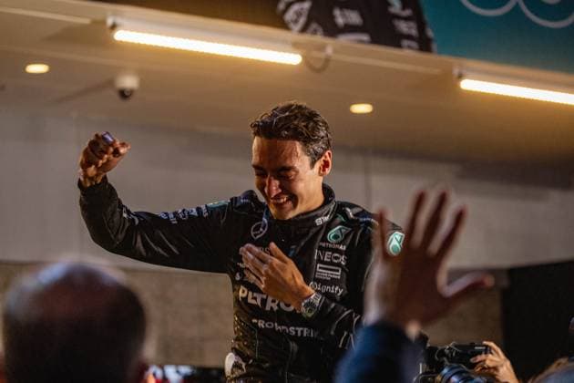 Das Mercedes Team feiert seinen Sieger George Russell (UK, Mercedes AMG Petronas F1 Team 63) USA, Formel 1 Weltmeisterschaft, Grand Prix von Las Vegas, Las Vegas Strip Circuit, 23.11.2024 USA, Formel 1 Weltmeisterschaft, Grand Prix von Las Vegas, Las Vegas Strip Circuit, 23.11.2024 Las Vegas Copyright: xEibner-Pressefoto ThomasxFuesslerx EP_TFR