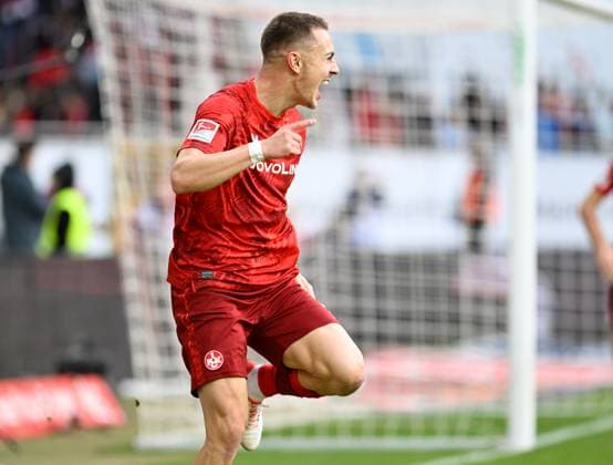 Fussball - 2. Bundesliga - Saison 2024 25 1. FC Kaiserslautern 24.11.2024 Fritz-Walter-Stadion 1. FC Kaiserslautern (fck) - Eintracht Braunschweig (bs) Filip KALOC (1. FC Kaiserslautern) jubelt nach dem 1:0 1. FC Kaiserslautern