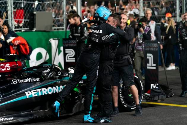 British Formula One driver George Russell of Mercedes-AMG Petronas celebrates with a team member after winning the Formula One Las Vegas Grand Prix at the Las Vegas Strip Circuit in Las Vegas on Saturday, November 23, 2024.  LAV2024112366 GREGxNASH
