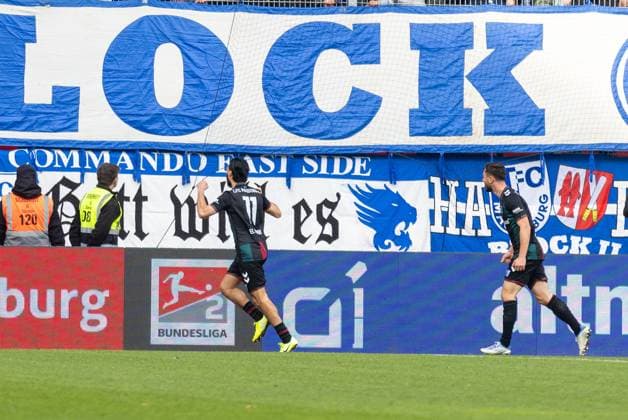 24.11.2024, Fussball, GER, Saison, 2.Liga, Saision 2024 2025, 13. Spieltag, SSV Jahn Regensburg - 1. FC Magdeburg Jubel nach dem 1:0 für Magdeburg durch Mohammed El Hankouri DFL REGULATIONS PROHIBIT ANY USE OF PHOTOGRAPHS AS IMAGE SEQUENCES AND OR QUASI-VIDEO. Regensburg Bayern Deutschland Jahnstadion Regensburg