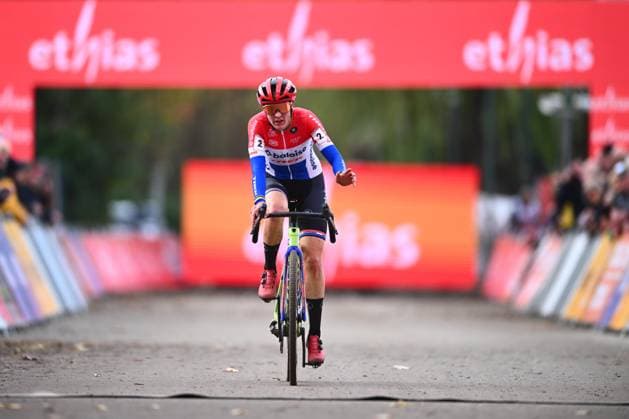 UCI Cyclocross World Cup Antwerpen 2024 ANTWERPEN, BELGIUM - NOVEMBER 24 : Brand Lucinda (NED) of Baloise Trek Lions at the finish line during the 1st leg of the UCI Cyclocross World Cup series 2024-2025 in Antwerpen, Belgium, 24 11 2024 Antwerpen Belgium  Copyright: xGvgx
