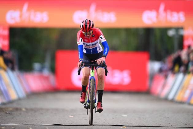 UCI Cyclocross World Cup Antwerpen 2024 ANTWERPEN, BELGIUM - NOVEMBER 24 : Brand Lucinda (NED) of Baloise Trek Lions at the finish line during the 1st leg of the UCI Cyclocross World Cup series 2024-2025 in Antwerpen, Belgium, 24 11 2024 Antwerpen Belgium  Copyright: xGvgx