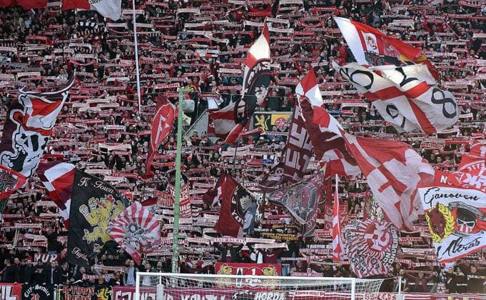 24.11.2024, xhbx, Fussball 2.Bundesliga, 1.FC Kaiserslautern - Eintracht Braunschweig emspor, v.l. Fans, Schals, Banner, Fahne, Choreografie vom 1. FC Kaiserlautern (DFL DFB REGULATIONS PROHIBIT ANY USE OF PHOTOGRAPHS as IMAGE SEQUENCES and or QUASI-VIDEO) Kaiserslautern