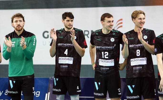 Freude bei Hachinger Spielern, He-Volleyball, DVV Pokal-Viertelfinal 2024 25, TSV Haching Muenchen vs VfB Friedrichshafen, Geothermie-Arena, Unterhaching, 24.11.24,