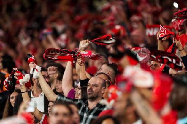 Lisbon, Portugal - October 2: Benfica supporters having fun during the UEFA Champions League 2024 25 League Phase MD2 match between SL Benfica and Atletico de Madrid at Estadio do SL Benfica on October 2, 2024 in Lisbon, Portugal. Lisbon Estadio do SL Benfica Lisboa Portugal Copyright: xJustPictures.ch PedroxLoureirox jp-en-EuSpIm-RC4_PED_Benfica_Atleti_02Oct2024_LB0078