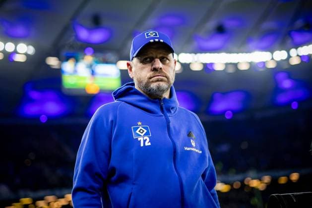 Hamburg, 23. November 2024 - Fußball, 2. Bundesliga 2024 25, Hamburger SV - FC Schalke 04: Steffen Baumgart (Hamburger SV, Trainer) DFL REGULATIONS PROHIBIT ANY USE OF PHOTOGRAPHS AS IMAGE SEQUENCES AND OR QUASI-VIDEO.