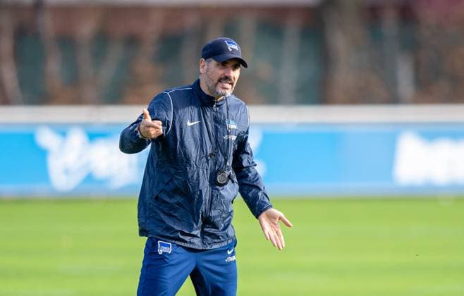 Fussball, Herren, Saison 2024 25, 2. Bundesliga, Hertha BSC, Training, Trainer Cristian Fiel (Hertha BSC), 25.11. 2024,